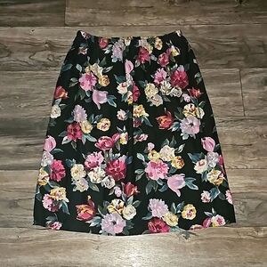 Vintage skirt floral pull on black background and multicolored flowers b33